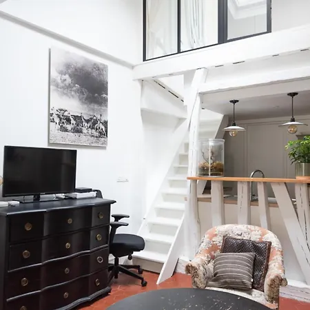 Apartment Atypical Duplex Near Pere Lachaise