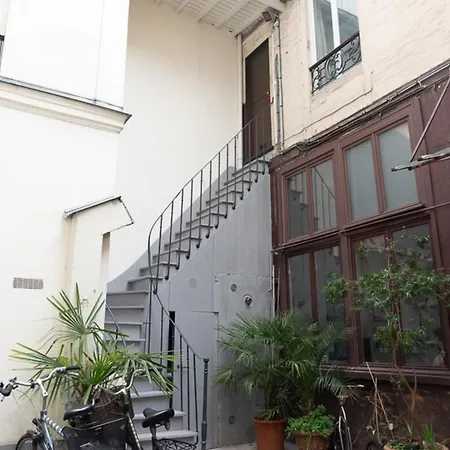 Apartment Atypical Duplex Near Pere Lachaise *